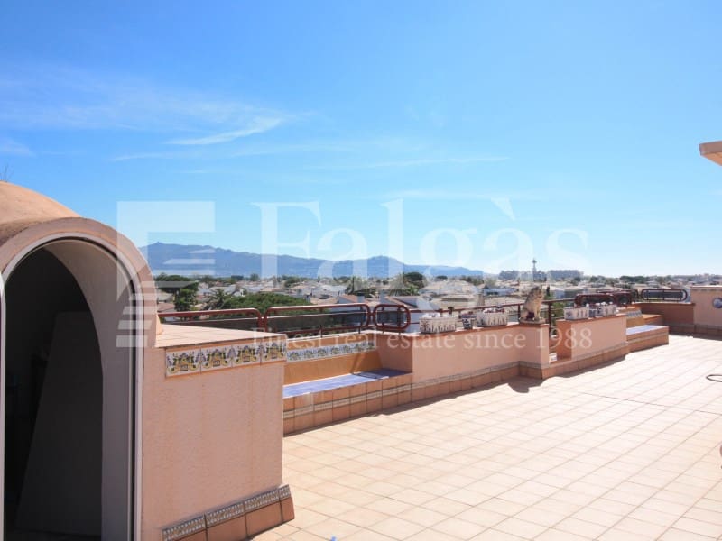 4 sypialnia Mieszkanie na sprzedaż w Empuriabrava z basenem - 475 000 € (Ref: 9192918)