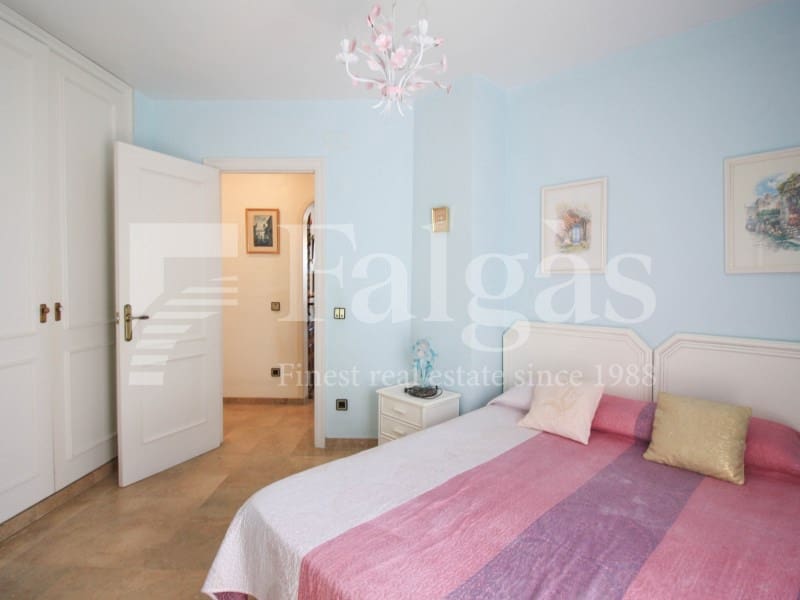 4 sypialnia Mieszkanie na sprzedaż w Empuriabrava z basenem - 475 000 € (Ref: 9192918)