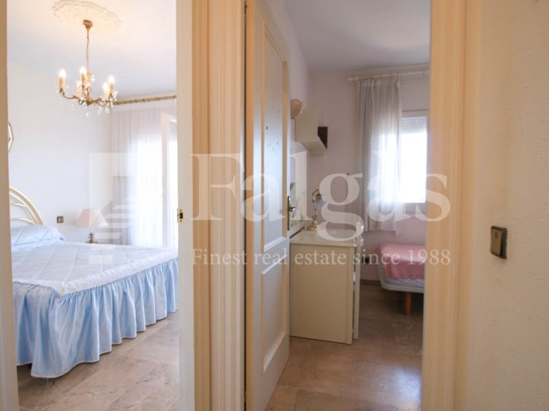 4 sypialnia Mieszkanie na sprzedaż w Empuriabrava z basenem - 475 000 € (Ref: 9192918)