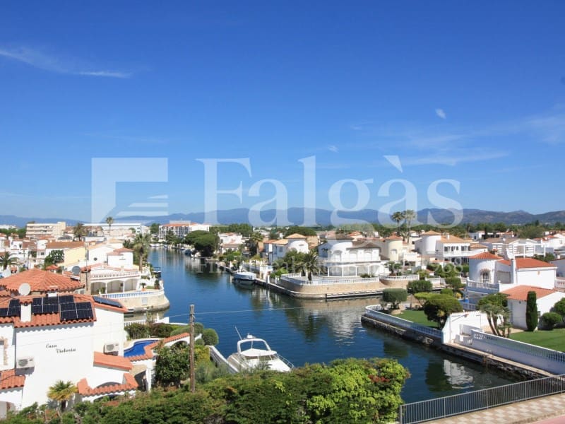 4 sypialnia Mieszkanie na sprzedaż w Empuriabrava z basenem - 475 000 € (Ref: 9192918)