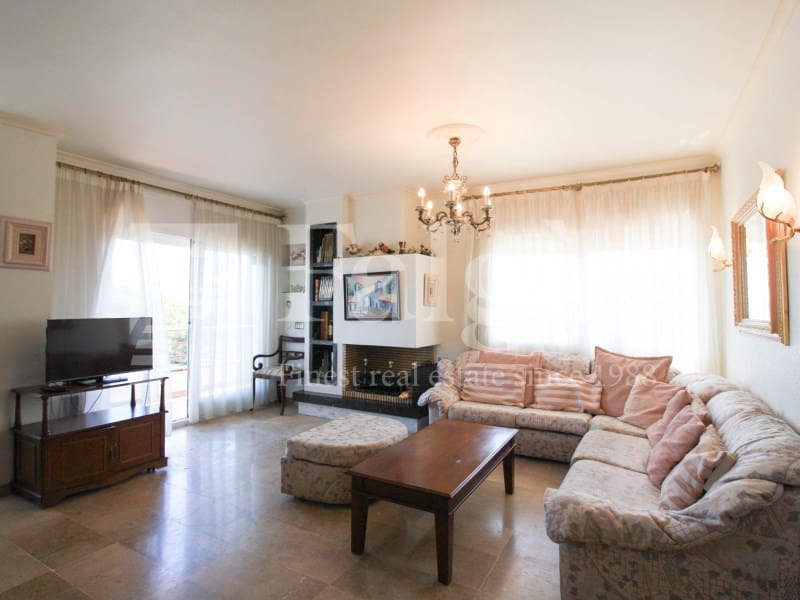 4 sypialnia Mieszkanie na sprzedaż w Empuriabrava z basenem - 475 000 € (Ref: 9192918)