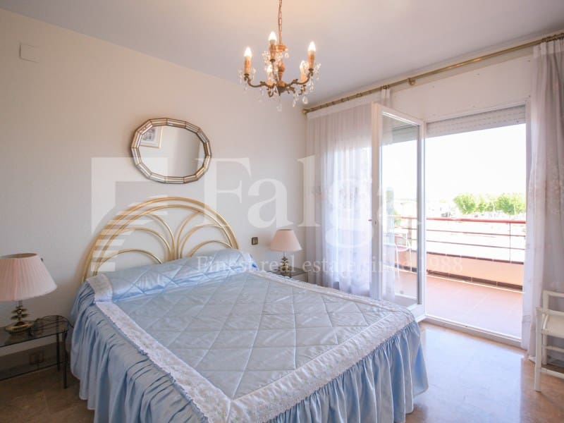 4 sypialnia Mieszkanie na sprzedaż w Empuriabrava z basenem - 475 000 € (Ref: 9192918)