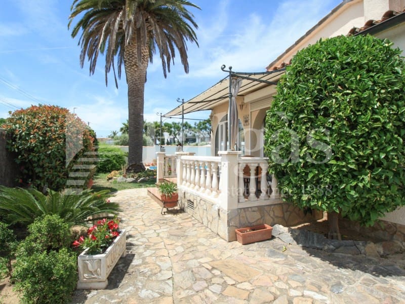 3 soveværelse Bungalow til salg i Empuriabrava med swimmingpool garage - € 495.000 (Ref: 9192922)