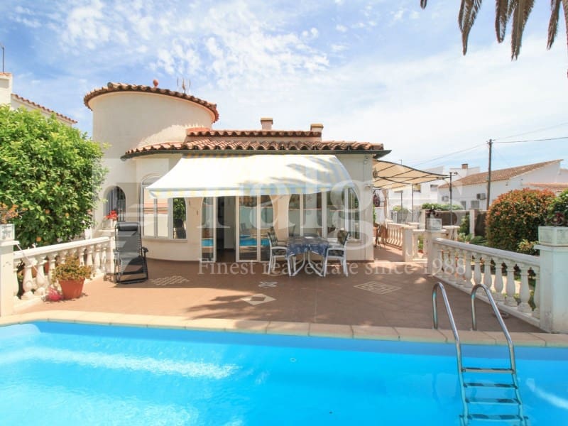 3 soveværelse Bungalow til salg i Empuriabrava med swimmingpool garage - € 495.000 (Ref: 9192922)