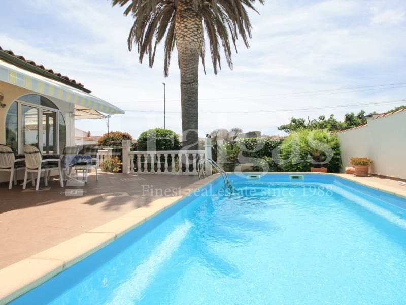 3 soveværelse Bungalow til salg i Empuriabrava med swimmingpool garage - € 495.000 (Ref: 9192922)