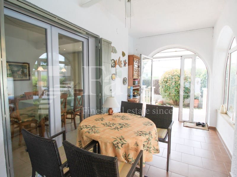 3 soveværelse Bungalow til salg i Empuriabrava med swimmingpool garage - € 495.000 (Ref: 9192922)