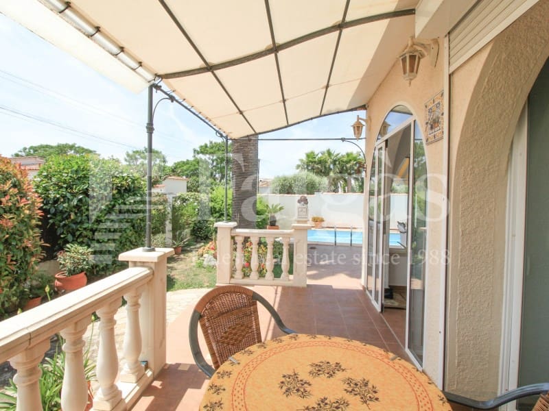 3 soveværelse Bungalow til salg i Empuriabrava med swimmingpool garage - € 495.000 (Ref: 9192922)