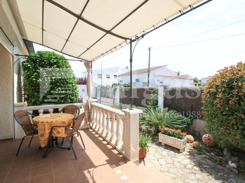 3 soveværelse Bungalow til salg i Empuriabrava med swimmingpool garage - € 495.000 (Ref: 9192922)