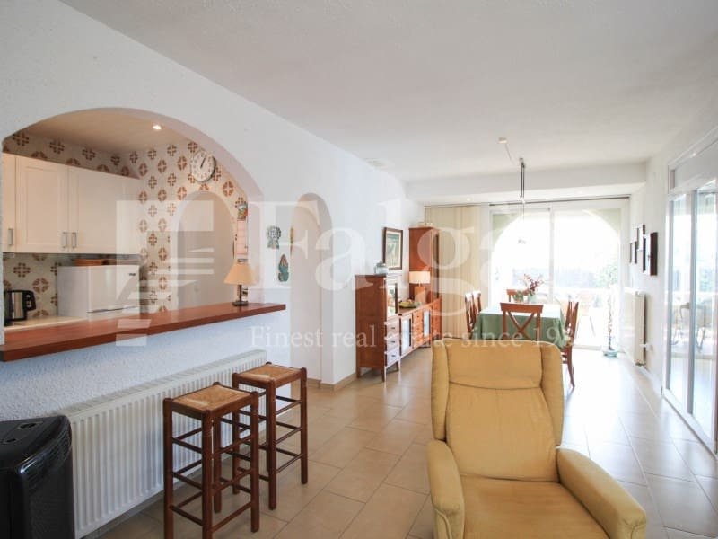 3 soveværelse Bungalow til salg i Empuriabrava med swimmingpool garage - € 495.000 (Ref: 9192922)