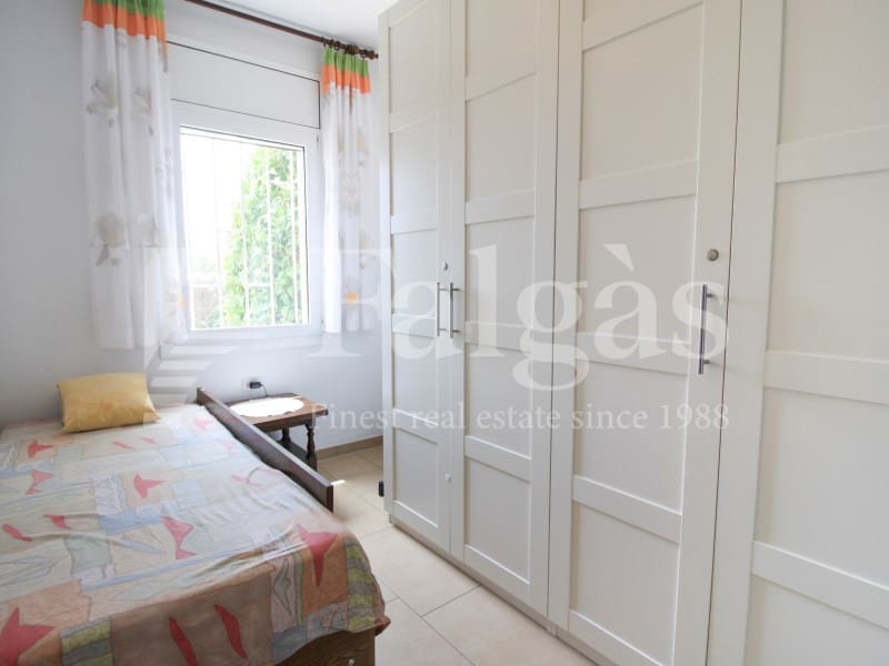 3 soveværelse Bungalow til salg i Empuriabrava med swimmingpool garage - € 495.000 (Ref: 9192922)