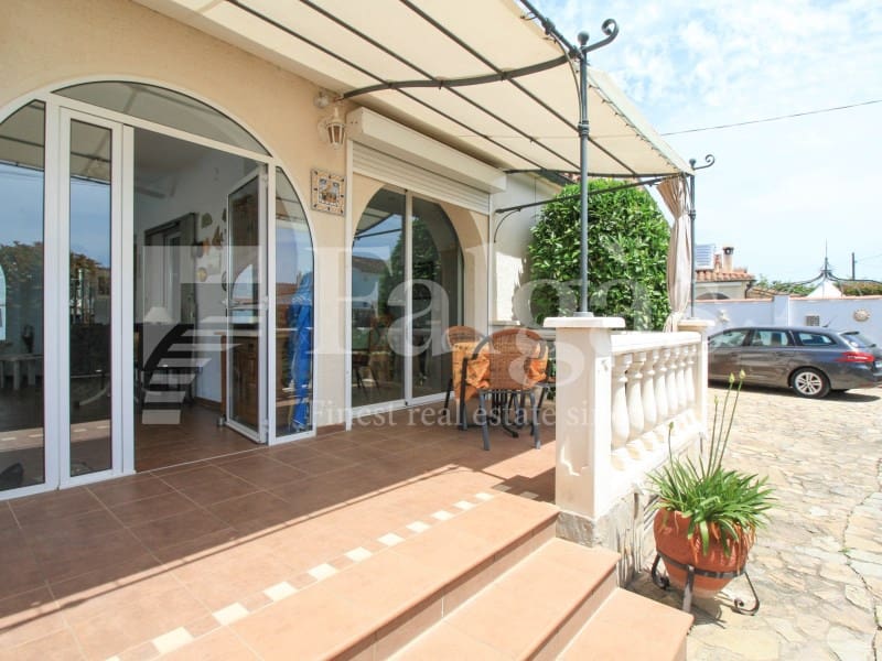 3 soveværelse Bungalow til salg i Empuriabrava med swimmingpool garage - € 495.000 (Ref: 9192922)