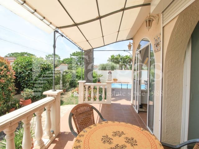 3 bedroom Bungalow for sale in Empuriabrava, Castelló d'Empúries with pool garage - € 495,000 (Ref: 9192922)