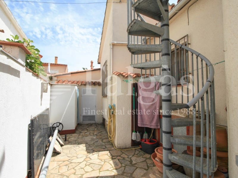 3 soveværelse Bungalow til salg i Empuriabrava med swimmingpool garage - € 495.000 (Ref: 9192922)