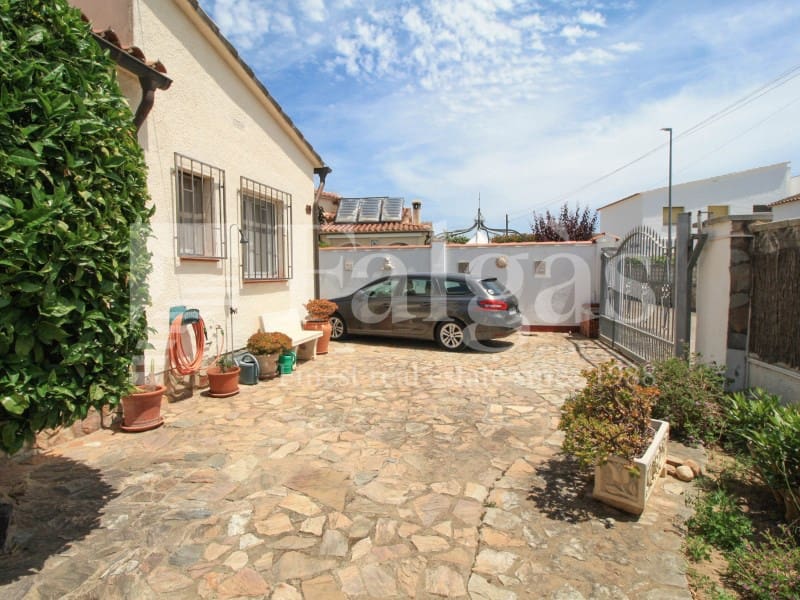 3 soveværelse Bungalow til salg i Empuriabrava med swimmingpool garage - € 495.000 (Ref: 9192922)