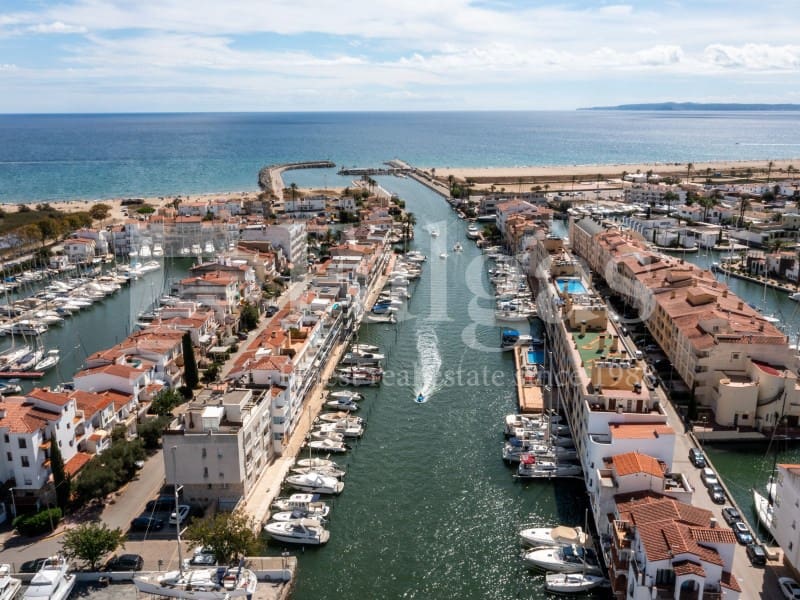 4 soverom Hus til salgs i Empuriabrava med garasje - € 639 000 (Ref: 9192924)