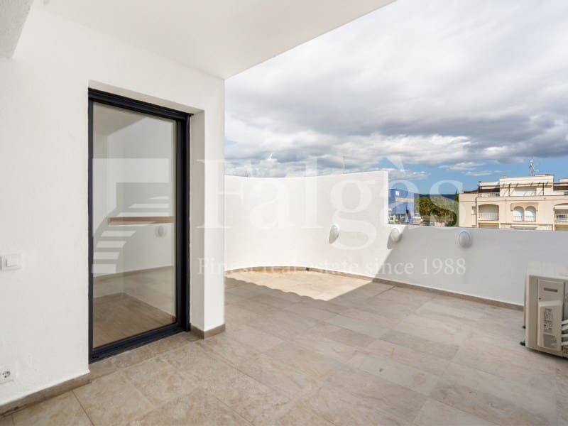 4 soverom Hus til salgs i Empuriabrava med garasje - € 639 000 (Ref: 9192924)