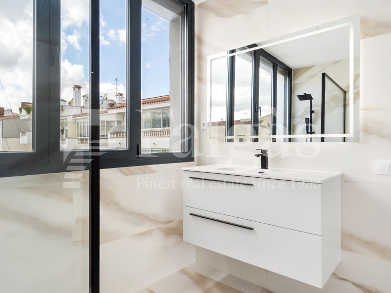 4 soverom Hus til salgs i Empuriabrava med garasje - € 639 000 (Ref: 9192924)