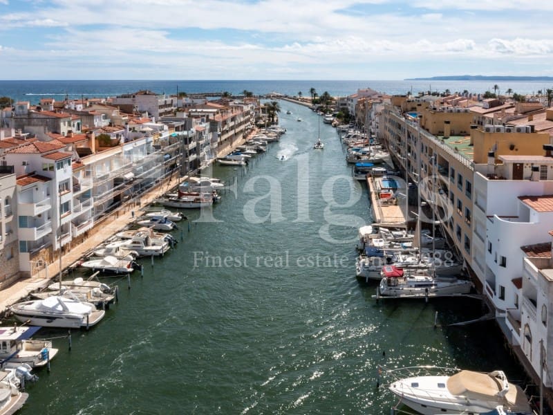 4 soverom Hus til salgs i Empuriabrava med garasje - € 639 000 (Ref: 9192924)