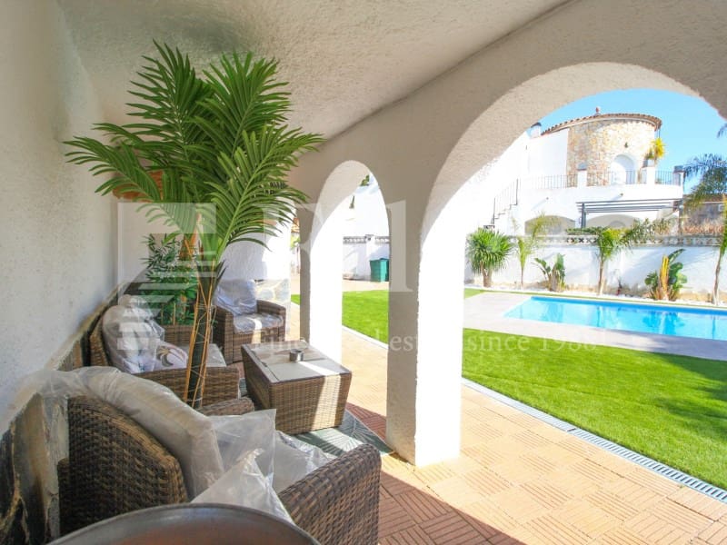 4 chambre Villa/Maison à vendre à Empuriabrava avec piscine garage - 598 000 € (Ref: 9192925)