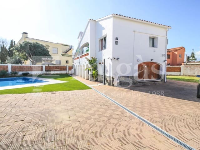 4 chambre Villa/Maison à vendre à Empuriabrava, Castelló d'Empúries avec piscine garage - 598 000 € (Ref: 9192925)