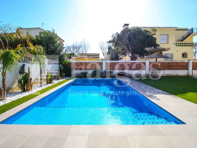 4 chambre Villa/Maison à vendre à Empuriabrava, Castelló d'Empúries avec piscine garage - 598 000 € (Ref: 9192925)
