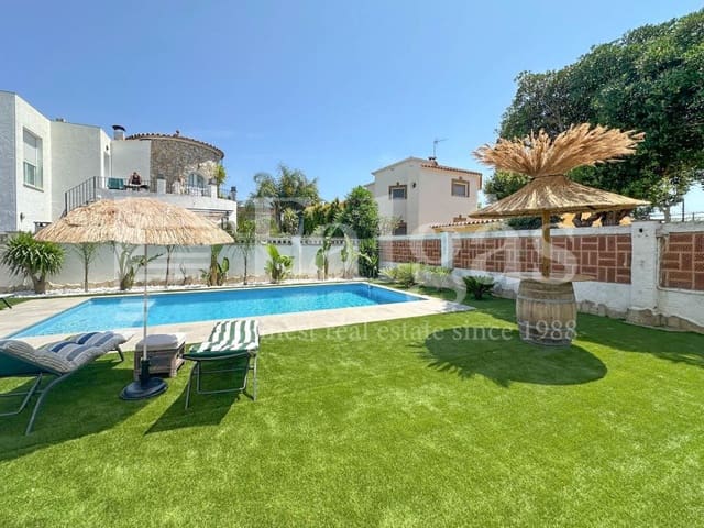 4 chambre Villa/Maison à vendre à Empuriabrava, Castelló d'Empúries avec piscine garage - 598 000 € (Ref: 9192925)
