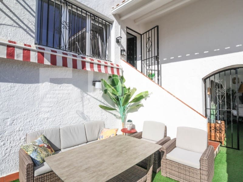 4 chambre Villa/Maison à vendre à Empuriabrava avec piscine garage - 598 000 € (Ref: 9192925)