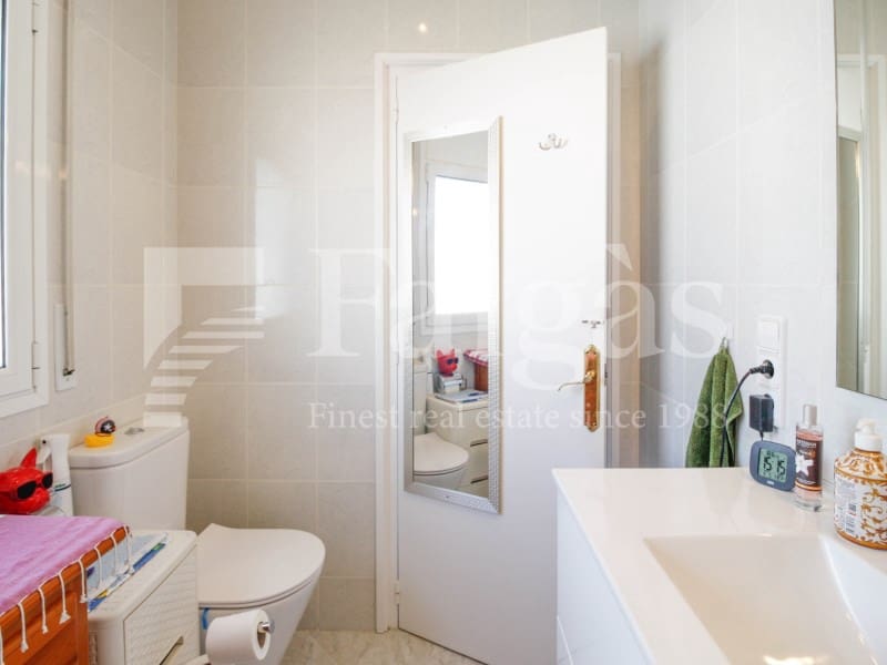 4 chambre Villa/Maison à vendre à Empuriabrava avec piscine garage - 598 000 € (Ref: 9192925)