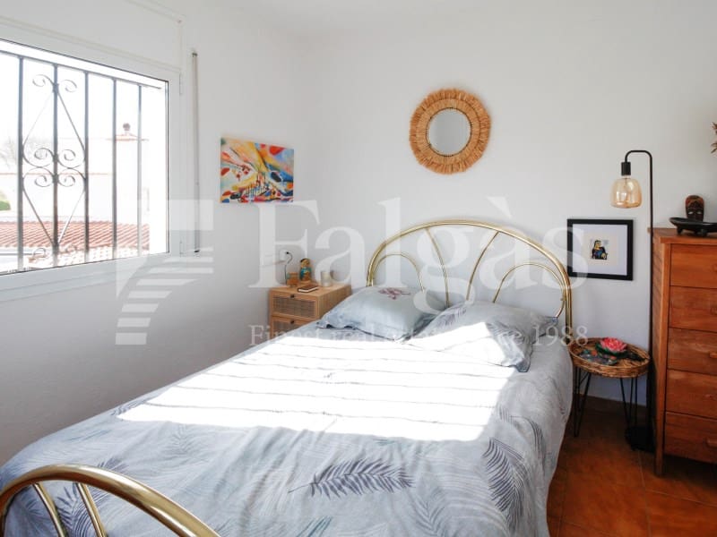 4 chambre Villa/Maison à vendre à Empuriabrava avec piscine garage - 598 000 € (Ref: 9192925)