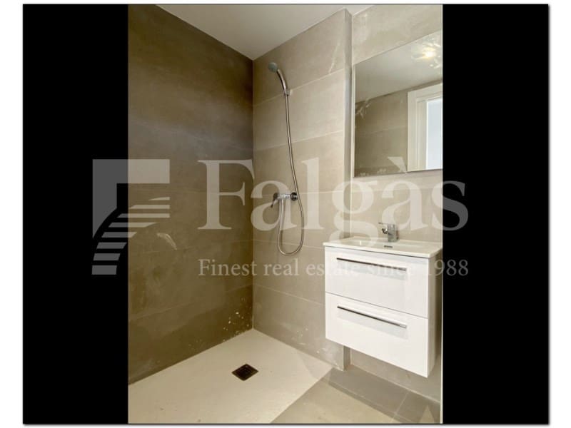 4 soveværelse Semi-Rækkehus til salg i Empuriabrava med swimmingpool - € 739.000 (Ref: 9192926)