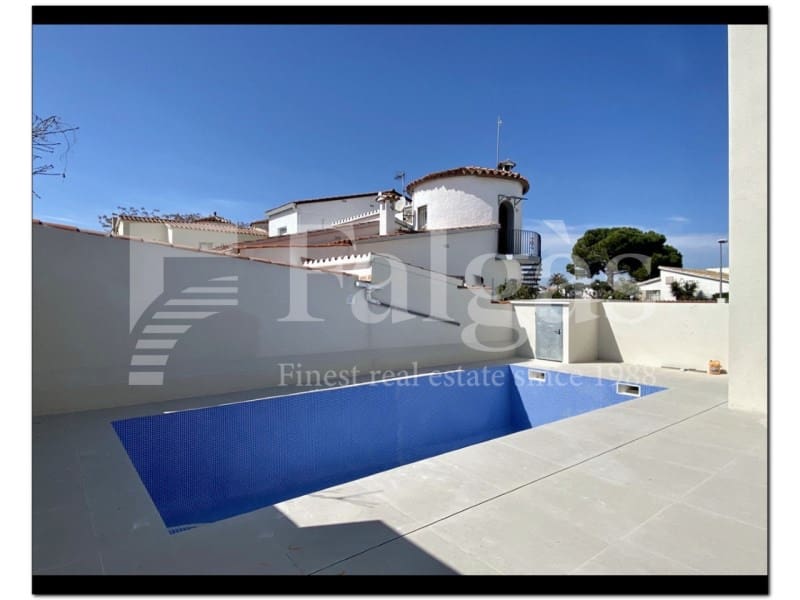 4 soveværelse Semi-Rækkehus til salg i Empuriabrava med swimmingpool - € 739.000 (Ref: 9192926)