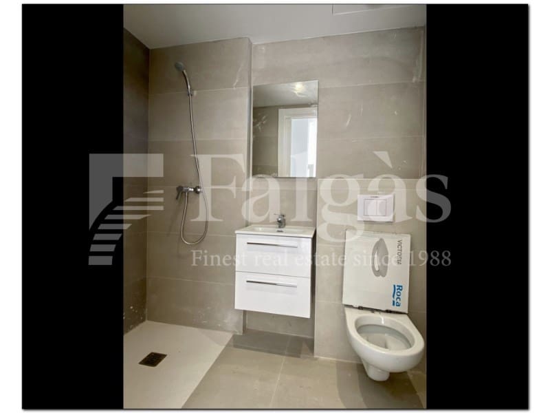 4 soveværelse Semi-Rækkehus til salg i Empuriabrava med swimmingpool - € 739.000 (Ref: 9192926)