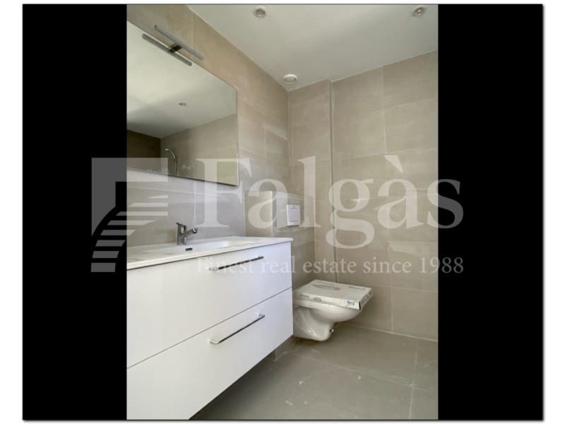 4 soveværelse Semi-Rækkehus til salg i Empuriabrava med swimmingpool - € 739.000 (Ref: 9192926)