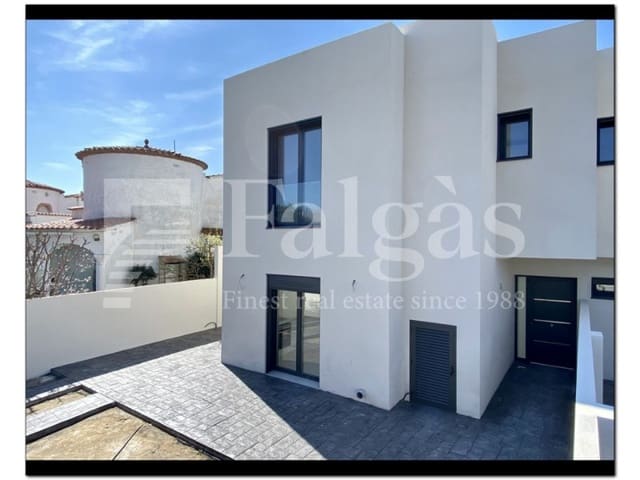 4 slaapkamer Halfvrijstaande villa te koop in Empuriabrava, Castelló d'Empúries met zwembad - € 739.000 (Ref: 9192926)