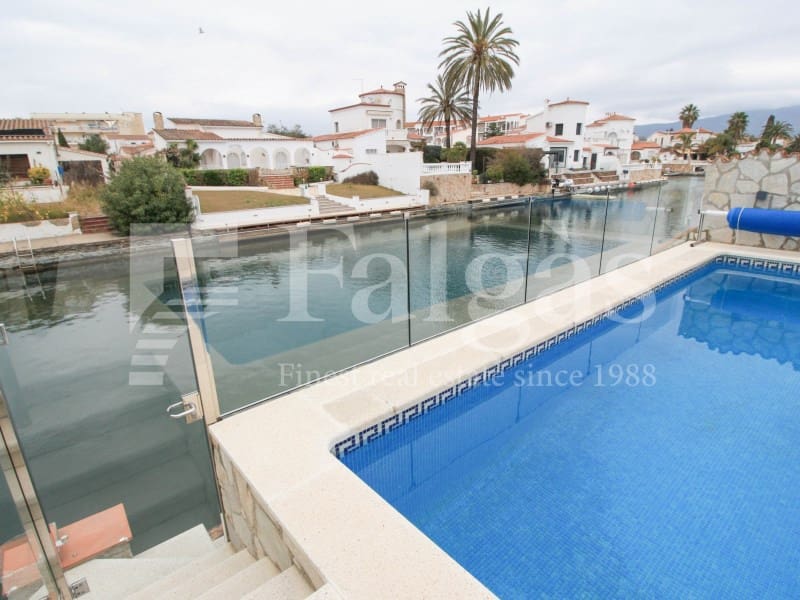 3 slaapkamer Villa te koop in Empuriabrava met zwembad garage - € 695.000 (Ref: 9192927)