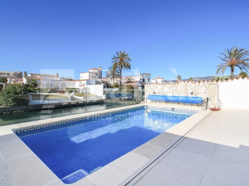 3 slaapkamer Villa te koop in Empuriabrava met zwembad garage - € 695.000 (Ref: 9192927)