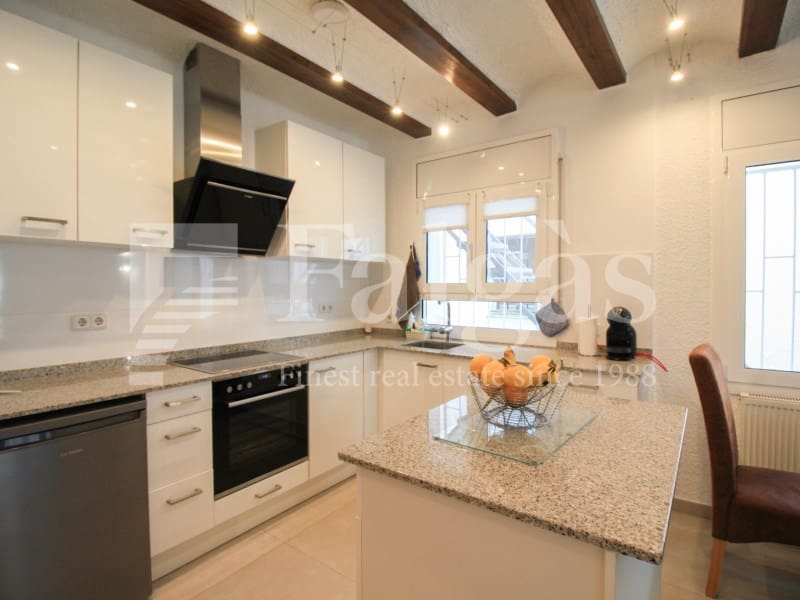 3 slaapkamer Villa te koop in Empuriabrava met zwembad garage - € 695.000 (Ref: 9192927)