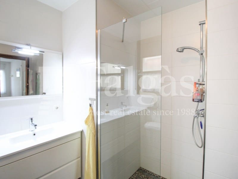 3 slaapkamer Villa te koop in Empuriabrava met zwembad garage - € 695.000 (Ref: 9192927)