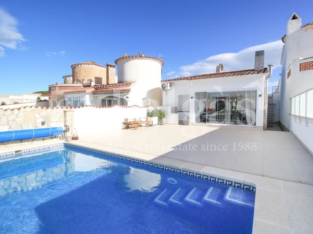 3 bedroom Villa for sale in Empuriabrava, Castelló d'Empúries with pool garage - € 695,000 (Ref: 9192927)