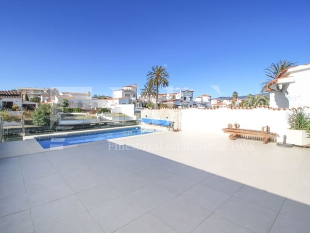 3 bedroom Villa for sale in Empuriabrava, Castelló d'Empúries with pool garage - € 695,000 (Ref: 9192927)