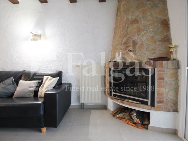 3 bedroom Villa for sale in Empuriabrava, Castelló d'Empúries with pool garage - € 695,000 (Ref: 9192927)