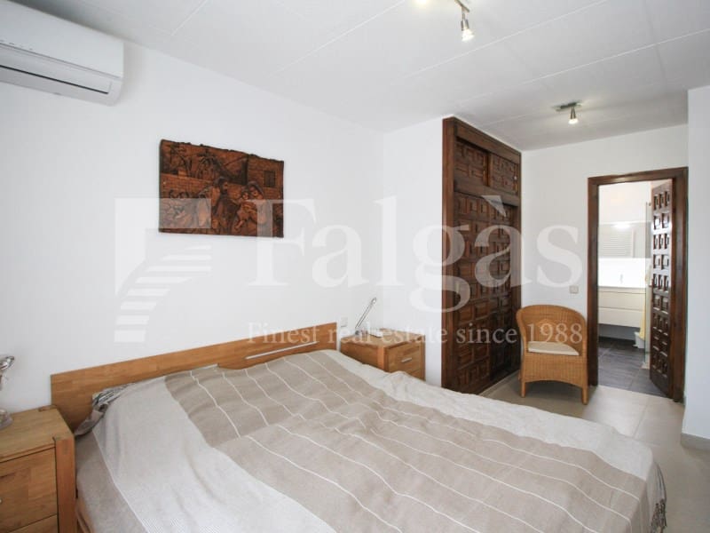 3 slaapkamer Villa te koop in Empuriabrava met zwembad garage - € 695.000 (Ref: 9192927)