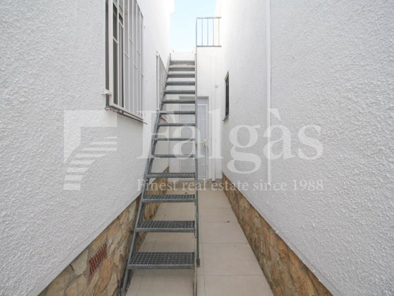 3 slaapkamer Villa te koop in Empuriabrava met zwembad garage - € 695.000 (Ref: 9192927)