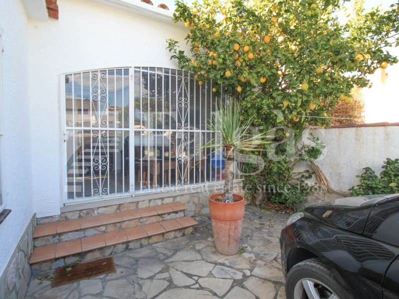 3 slaapkamer Villa te koop in Empuriabrava met zwembad garage - € 695.000 (Ref: 9192927)