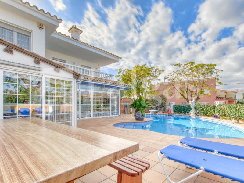 5 quarto Moradia para venda em Empuriabrava com piscina garagem - 780 000 € (Ref: 9192929)