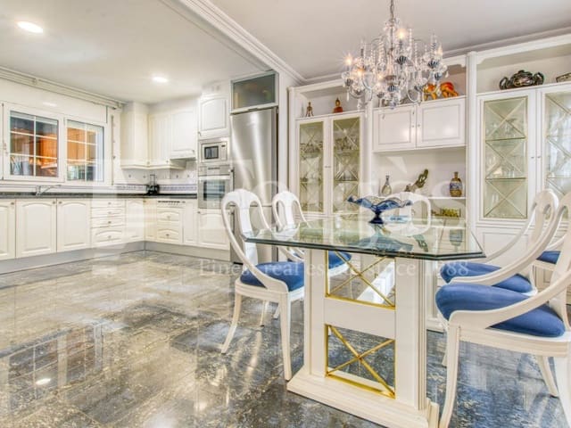 5 bedroom Villa for sale in Empuriabrava, Castelló d'Empúries with pool garage - € 780,000 (Ref: 9192929)