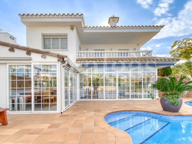 5 bedroom Villa for sale in Empuriabrava, Castelló d'Empúries with pool garage - € 780,000 (Ref: 9192929)