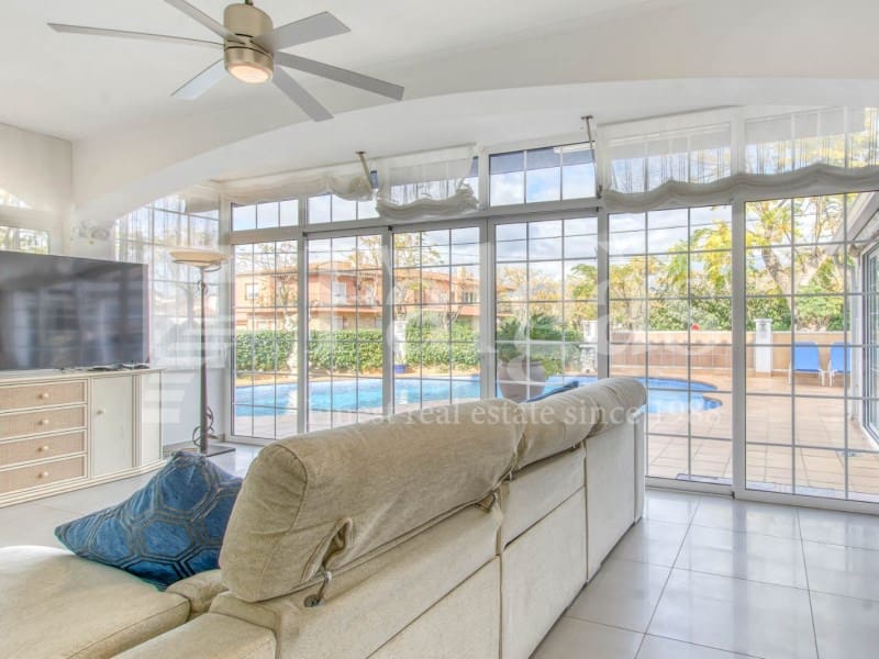 5 quarto Moradia para venda em Empuriabrava com piscina garagem - 780 000 € (Ref: 9192929)