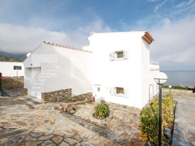 3 bedroom Villa for sale in El Port de la Selva with pool garage - € 790,000 (Ref: 9192930)