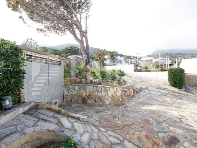 3 bedroom Villa for sale in El Port de la Selva with pool garage - € 790,000 (Ref: 9192930)